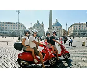 Roma: Tour guidato in Vespa