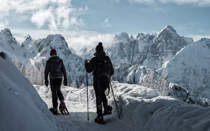 Ciaspolate per tutti: scoprire la montagna friulana passo dopo passo