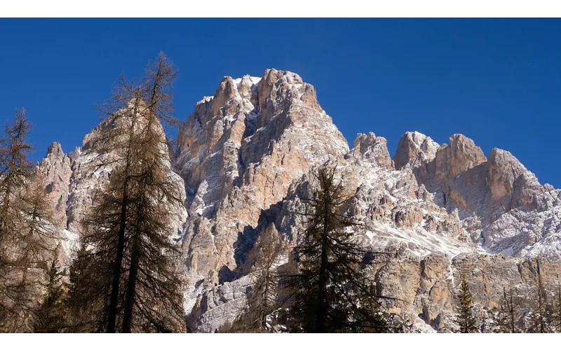 Ascoltare la montagna: il cammino invernale attorno a Cortina