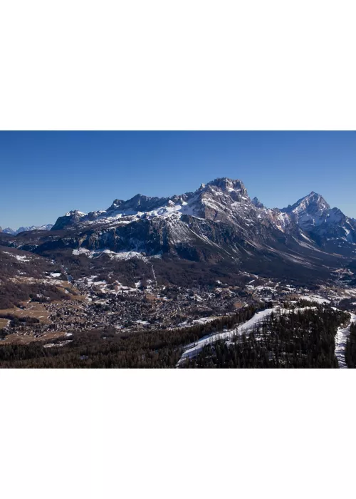 Cortina d’Ampezzo in inverno: camminate sulla neve e itinerari tra le Dolomiti