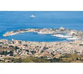 Veduta panoramica della città di Messina, sullo Stretto che separa la Sicilia dalla Calabria