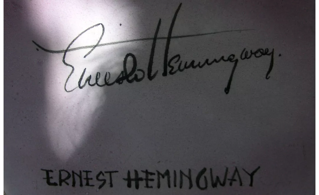 Alassio: la firma di Ernest Hemingway sul celebre “Muretto”