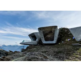 Il Messner Mountain Museuom a Plan de Corones, della famosa architetta irachena naturalizzata Britannica, Zaha Hadid 