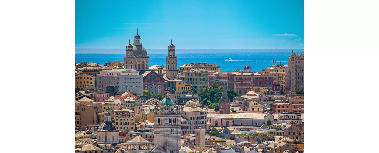 Vista sulla città di Genova con la Basilica di Santa Maria Assunta, Genova, Liguria