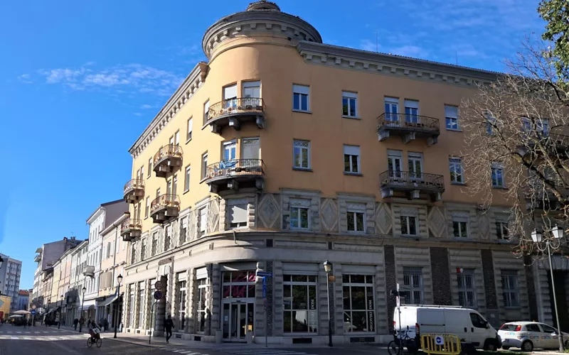 Trgovski Dom