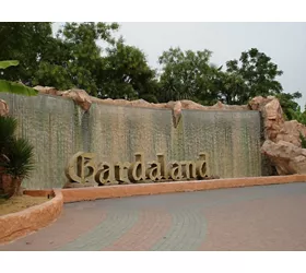 La fontana all’ingresso di Gardaland
