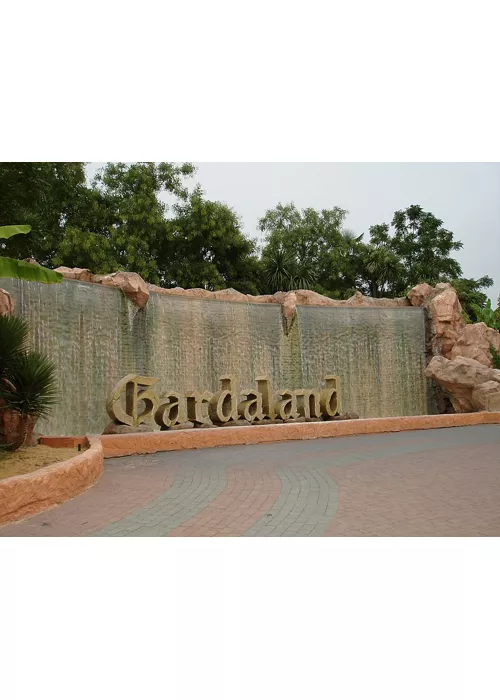 La fontana all’ingresso di Gardaland