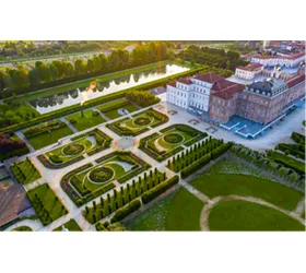 Torino in Vespa: la Reggia di Venaria e i suoi gioielli