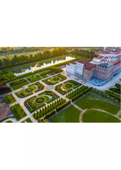 Torino in Vespa: la Reggia di Venaria e i suoi gioielli