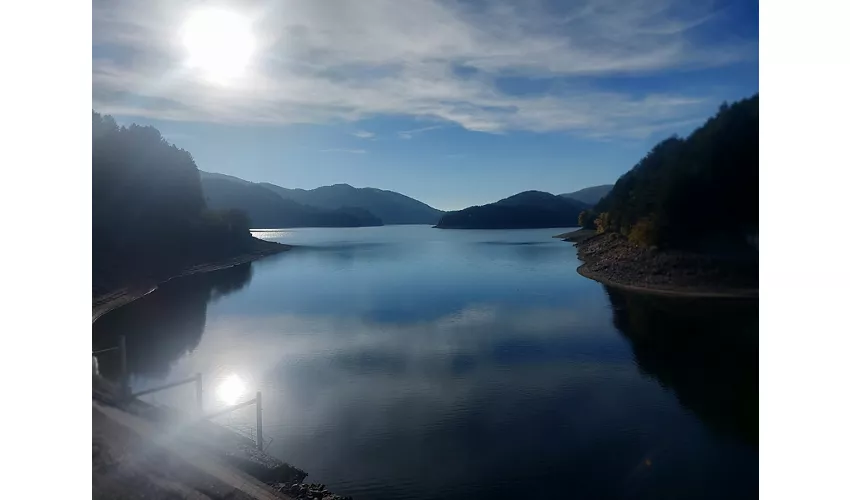Lago Ampollino: un angolo di natura nel cuore della Sila