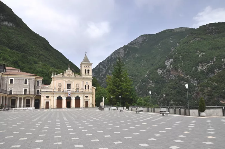Santuario Regional Basílica Menor María Santísima Coronada del Pettoruto