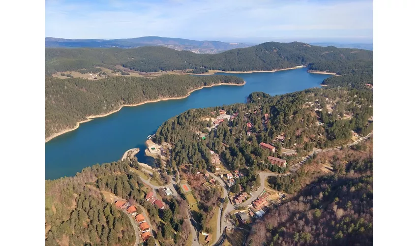 Lago Ampollino: un angolo di natura nel cuore della Sila