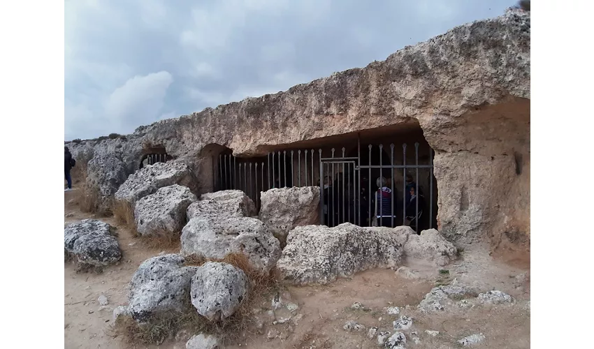 Igreja rupestre de Nossa Senhora das Três Portas
