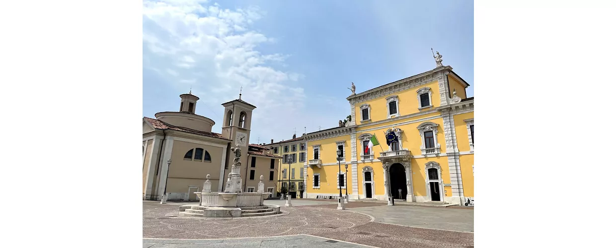 plaza del mercado brescia
