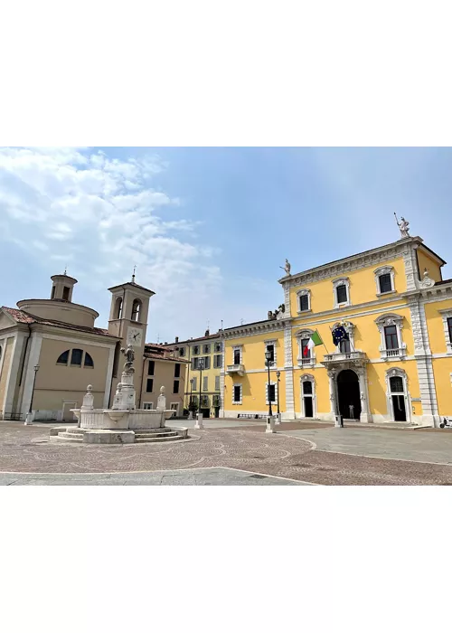 plaza del mercado brescia