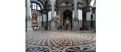 interno-della-basilica-della-madonna-della-salute-venezia-veneto.jpg