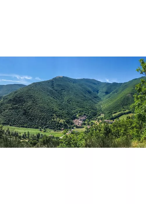 Dalle sorgenti dell’Esino ai Piani di Montelago