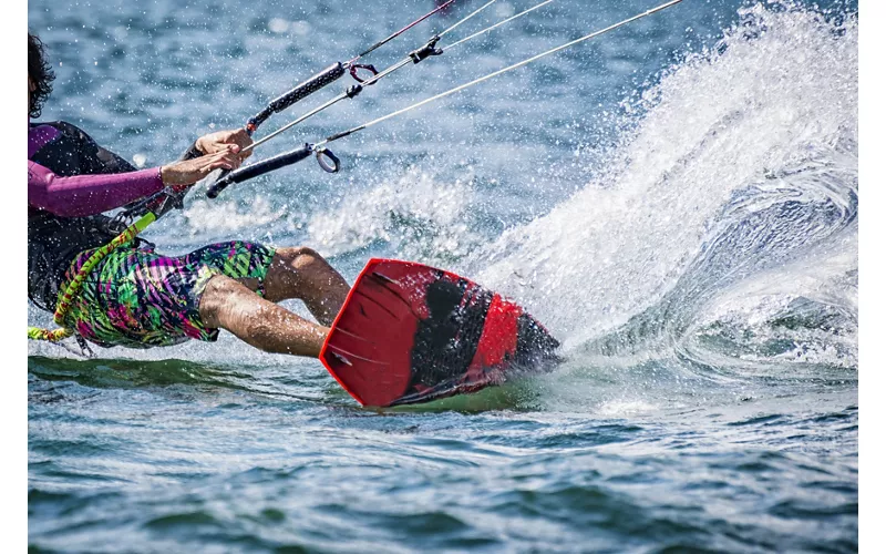 Vela, windsurf e kitesurf sui laghi lombardi