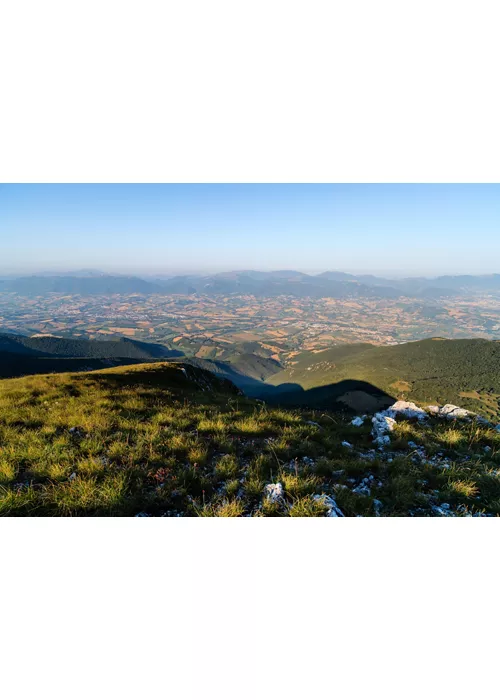 Dove il cielo tocca i monti: i migliori belvedere “segreti” delle Marche
