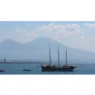 Napoli tra le onde: un viaggio su un galeone nel cuore del Mediterraneo