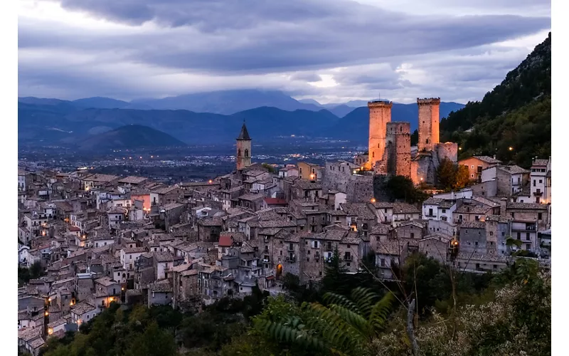 De Sulmona a Passo San Leonardo: pueblos, trenes históricos y vistas