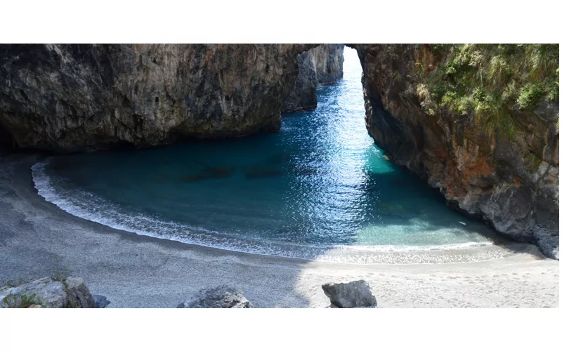 Première baignade en Calabre à San Nicola Arcella - Arcomagno