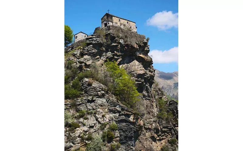 Cantoira e Vru: tra natura rigogliosa, miniere d’altri tempi e un santuario sospeso tra cielo e vallate