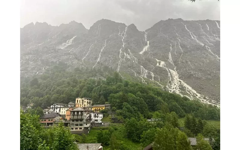 Balme: culla dell’alpinismo storico piemontese, con affreschi sindonici e spettacolari paesaggi d’alta quota