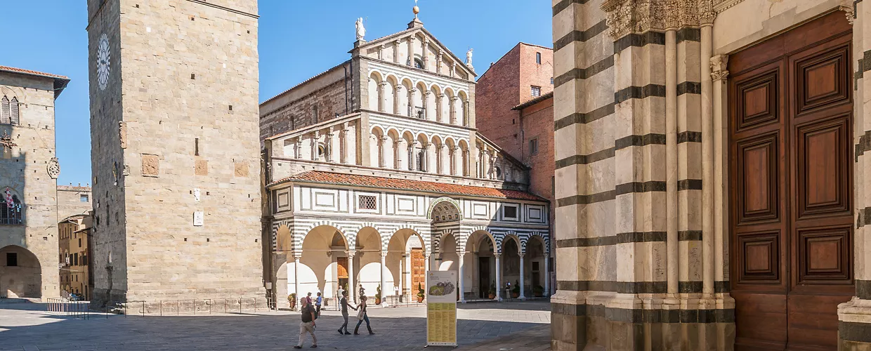 Pistoia e i cammini italiani: la mostra delle bandiere