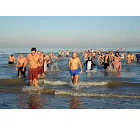 Pinarella (RA), Il Tuffo della befana, Ph, Carlo Morgagni-Archivio-Comune-Cervia-CC-BY-NC-ND