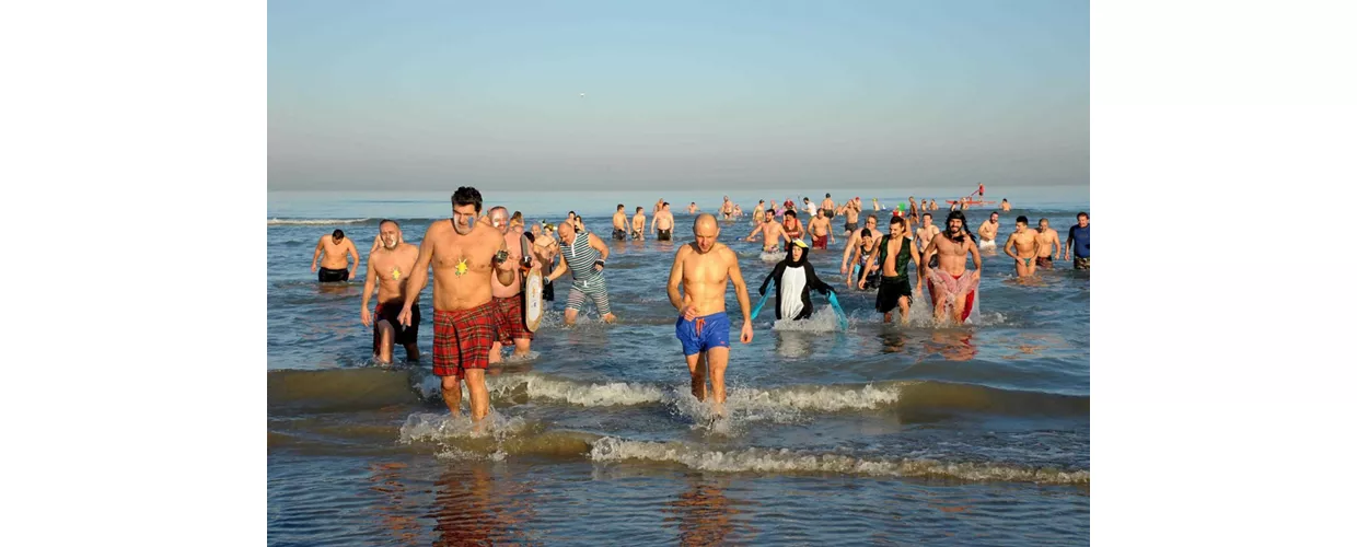 Pinarella (RA), Il Tuffo della befana, Ph, Carlo Morgagni-Archivio-Comune-Cervia-CC-BY-NC-ND