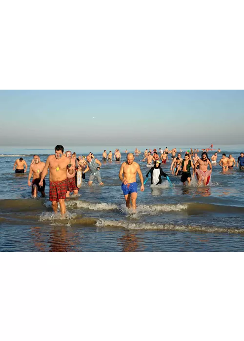 Pinarella (RA), Il Tuffo della befana, Ph, Carlo Morgagni-Archivio-Comune-Cervia-CC-BY-NC-ND