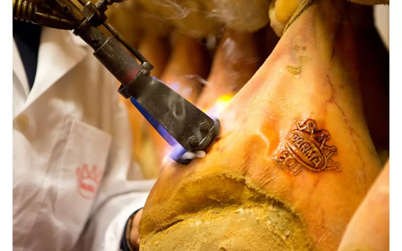 Prosciutto di Parma g.U.: Das gereifte Qualitätsprodukt der Hügel von Parma