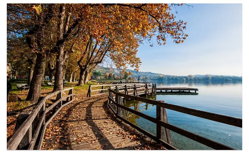 Vista lago: la ciclopedonale di Varese