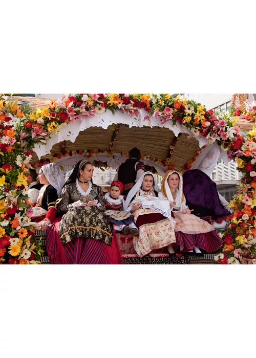 Abiti tradizionali e gioielli della Sardegna: identità, tradizione e arte senza tempo