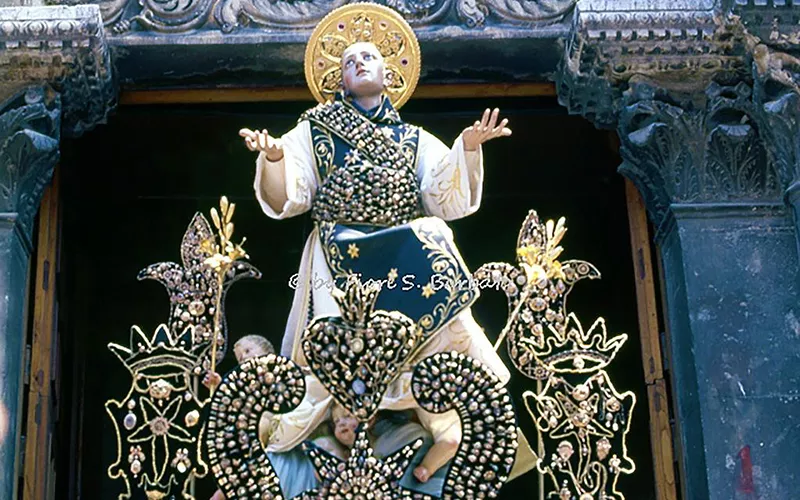 Les statues de San Cono et la fête du 3 juin