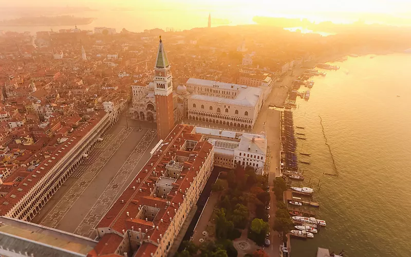 Masques et spectacles dans toutes les rues de Venise