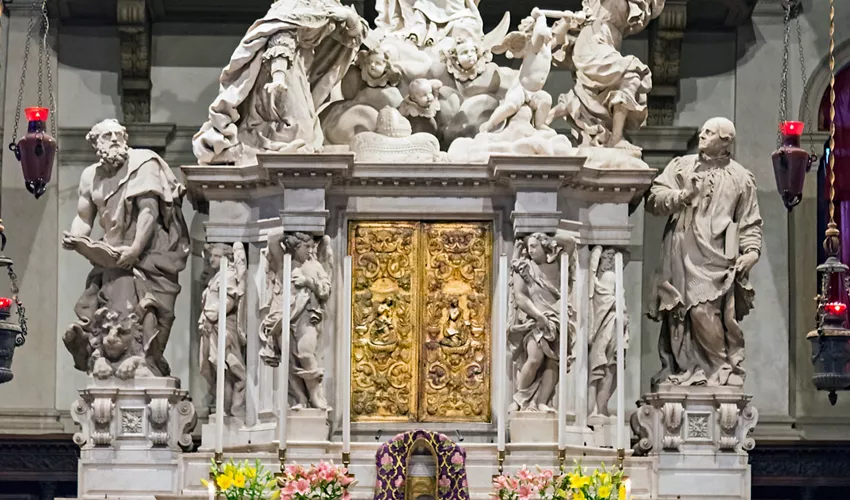 Santa Maria della Salute (Venice) - Maine altar