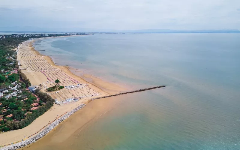 La costa friulana, abrazada por el sol y el viento