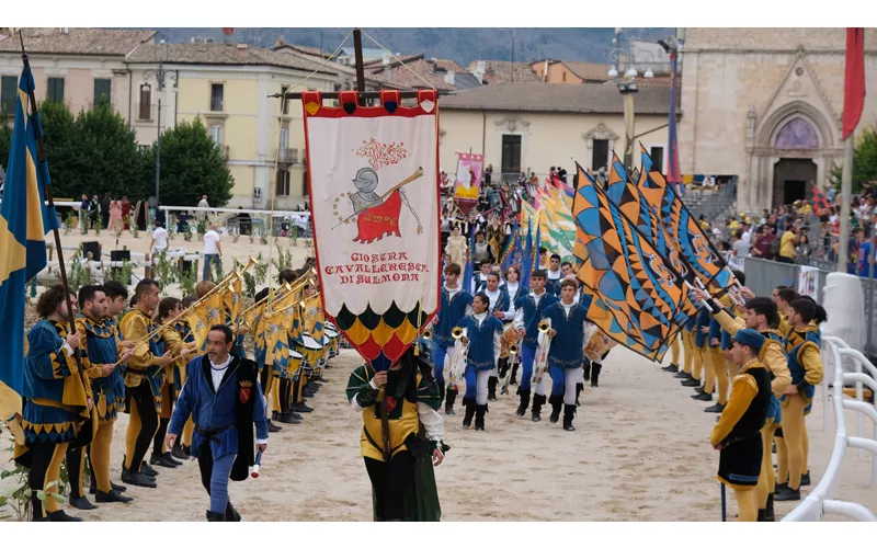 De Sulmona a Passo San Leonardo: pueblos, trenes históricos y vistas