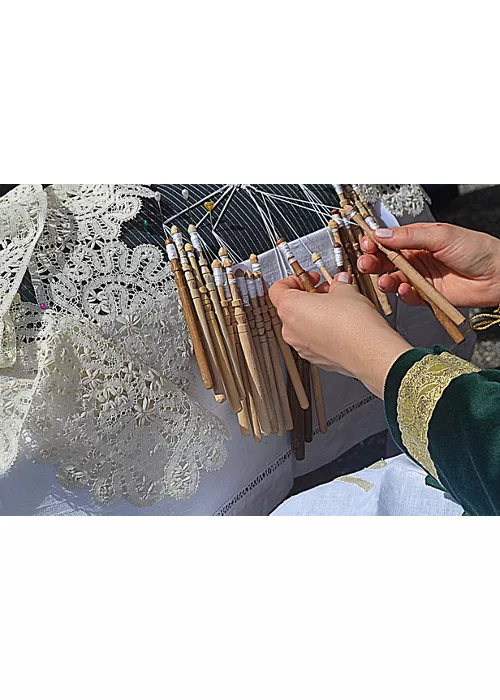 Encaje y tejido en los Abruzos: arte, tradición y sostenibilidad