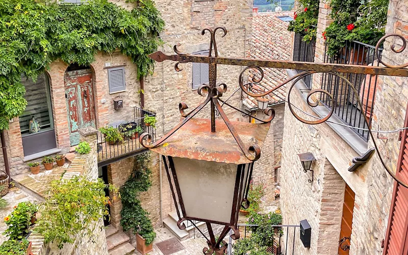 Montone, un joyau médiéval romantique