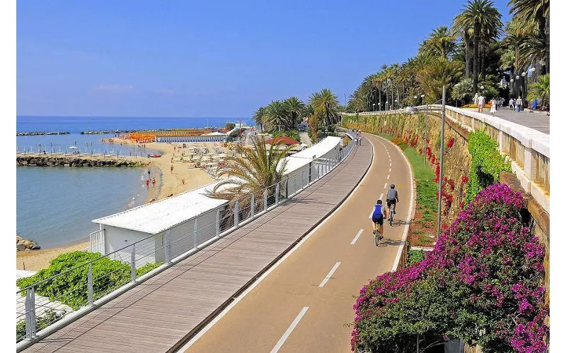 La Ciclovia Tirrenica in Liguria: 460 km tra mare, borghi e natura