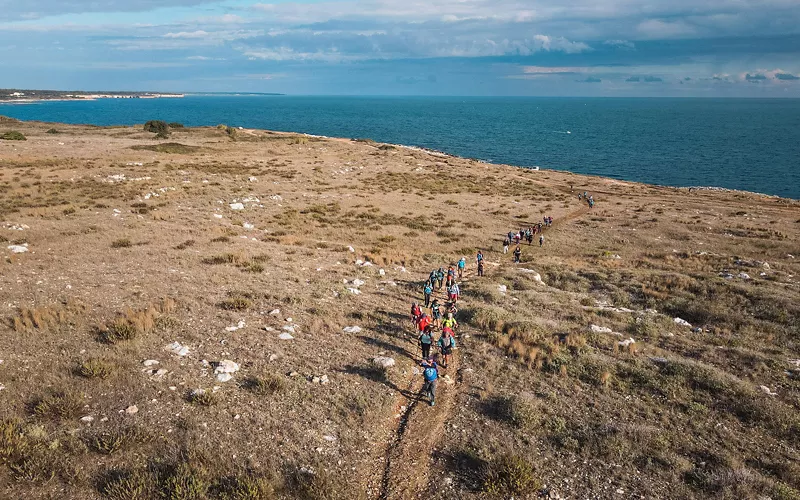 Tratto della Via Francigena con mare